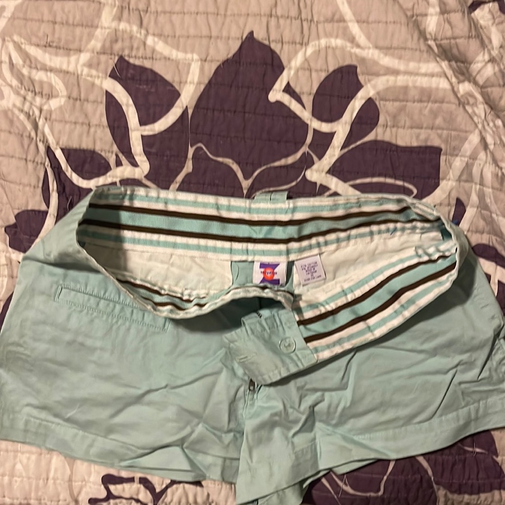 Z univers short shorts! Super cute green/blue color!